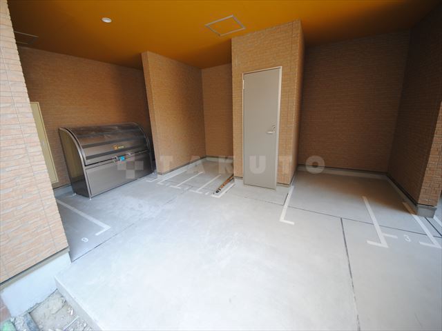 28/30 エントランス