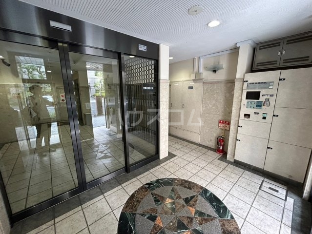 22/30 エントランス