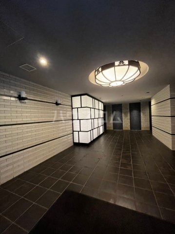 28/30 エントランス