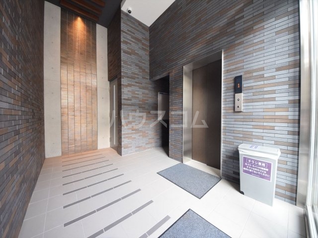 27/30 エントランス