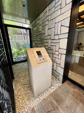 22/30 エントランス