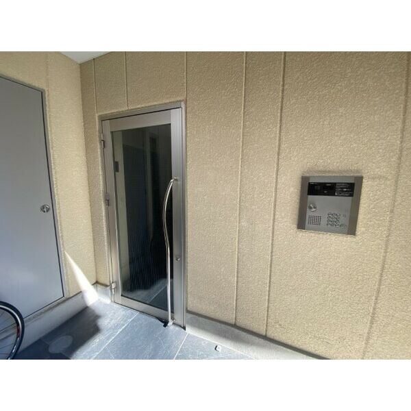 17/26 エントランス