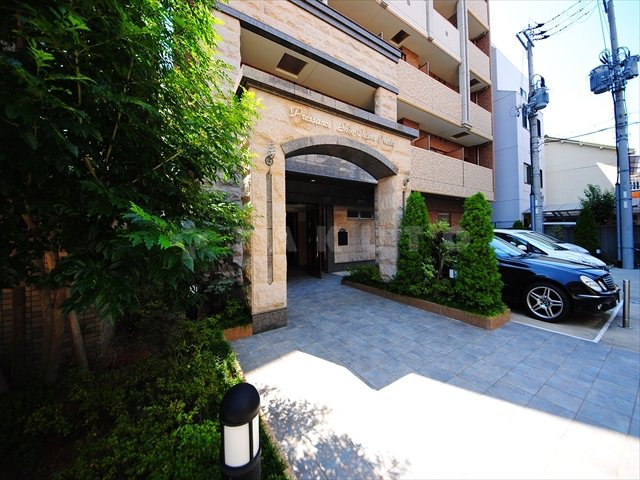 28/30 エントランス