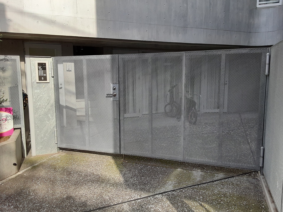 28/30 エントランス