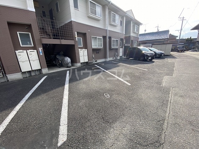 23/30 駐車場