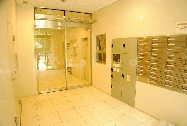 18/27 エントランス