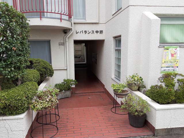 20/26 エントランス