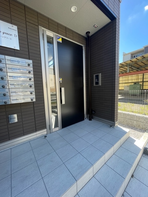 28/30 エントランス