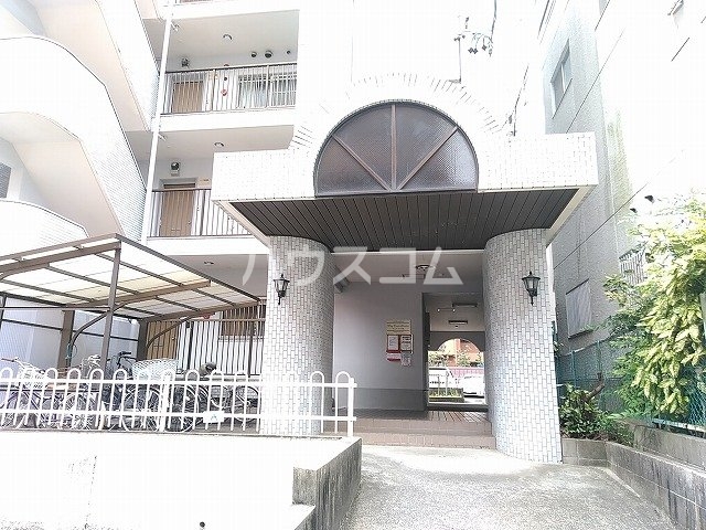 20/23 エントランス