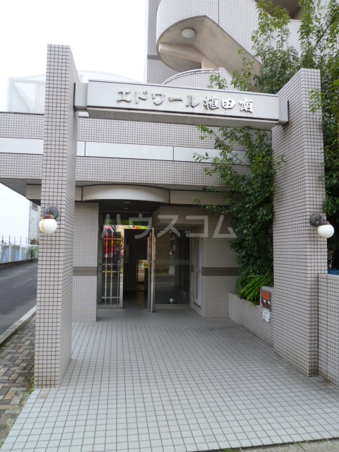 26/29 エントランス