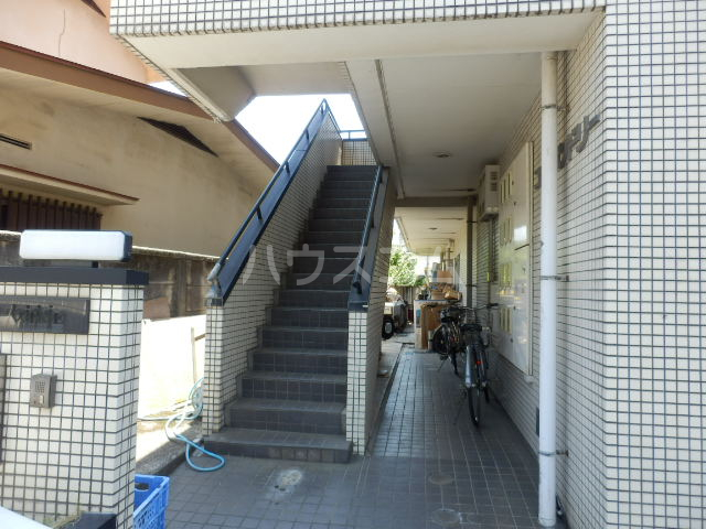 24/30 エントランス