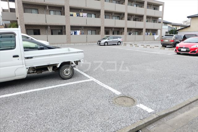 20/28 駐車場