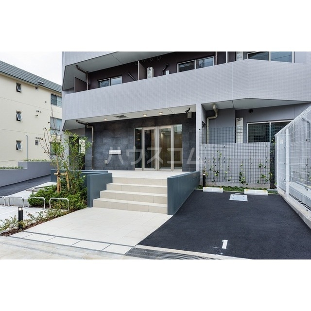 18/24 エントランス