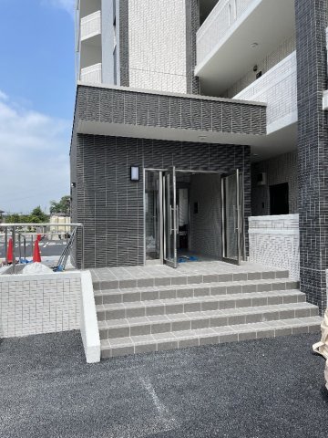 21/30 エントランス