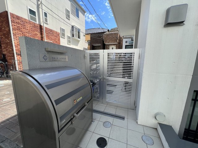 22/25 エントランス