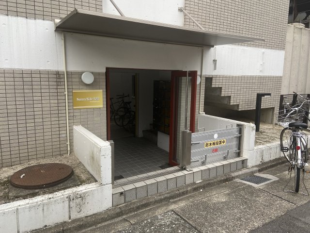 21/28 エントランス