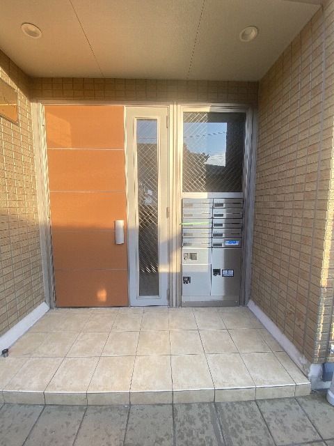 19/27 エントランス