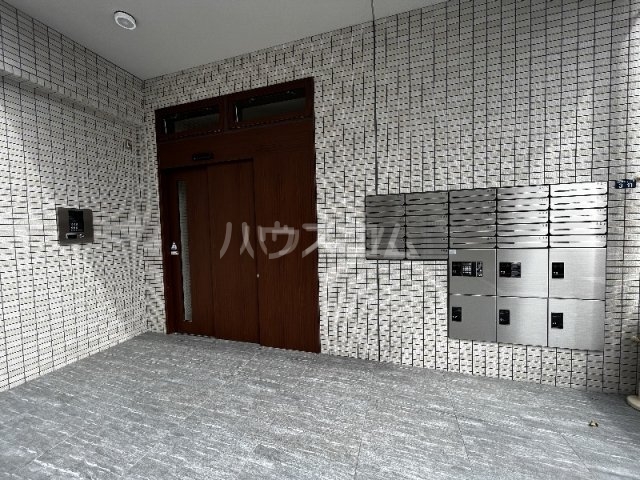 27/30 エントランス