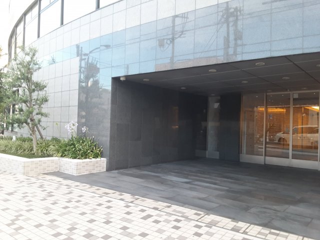 19/30 エントランス