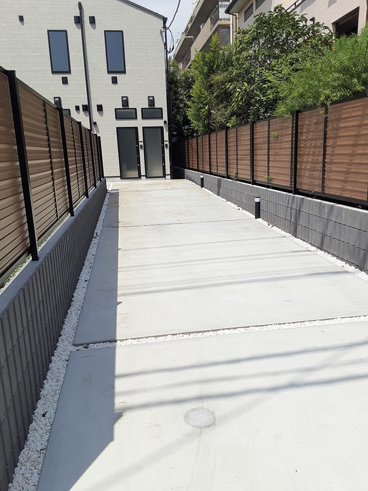 24/28 エントランス