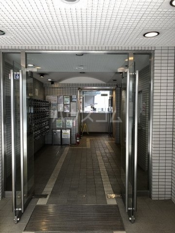 21/30 エントランス