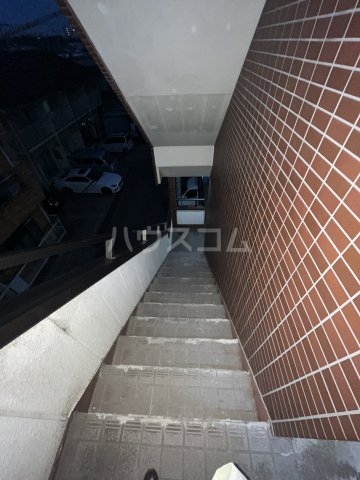 21/30 エントランス