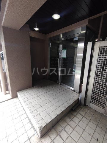 21/30 エントランス