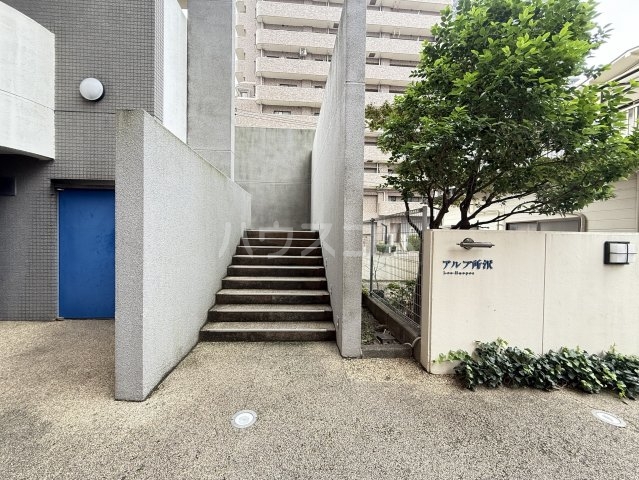 28/30 エントランス