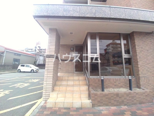 21/30 エントランス