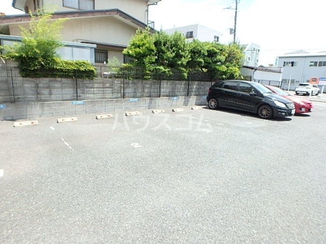 27/30 駐車場