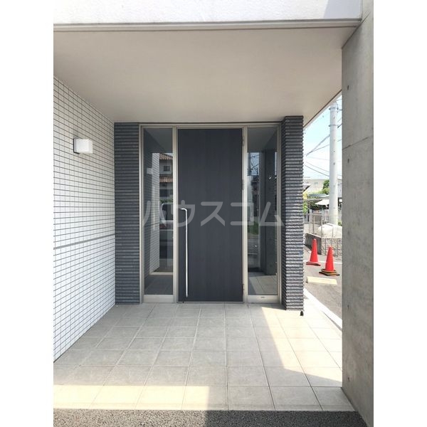 2/5 エントランス