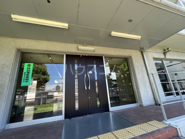 19/23 エントランス