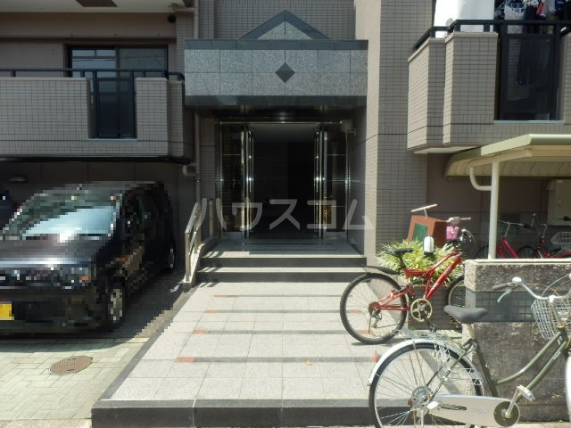 25/30 エントランス