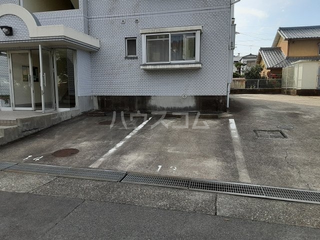22/28 駐車場