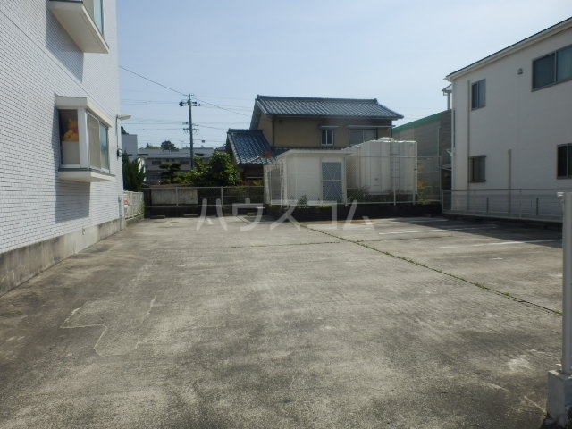 22/28 駐車場