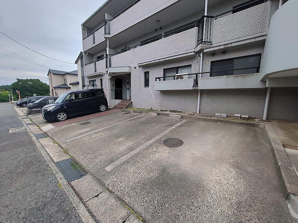 28/30 駐車場