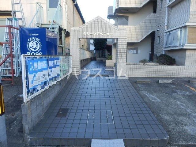 24/30 エントランス