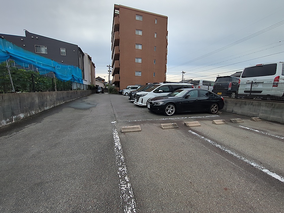 2/4 駐車場