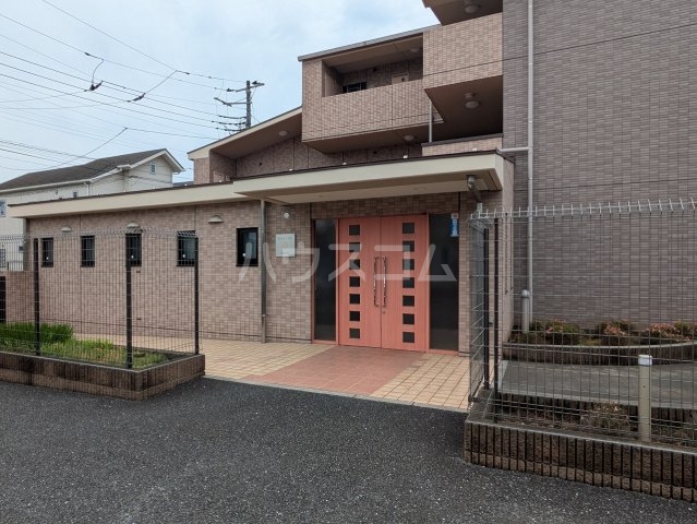 28/30 エントランス
