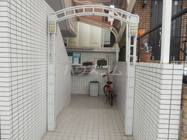 22/26 エントランス