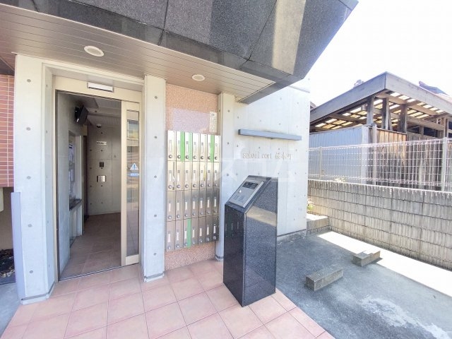 24/30 エントランス