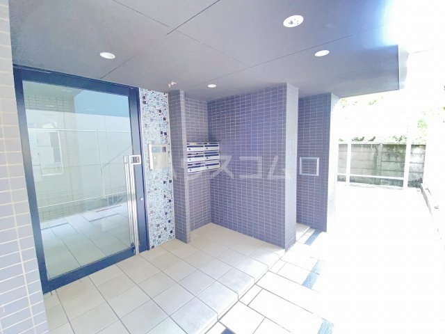 25/30 エントランス