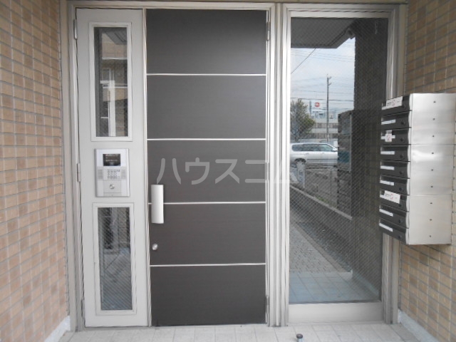 16/25 エントランス