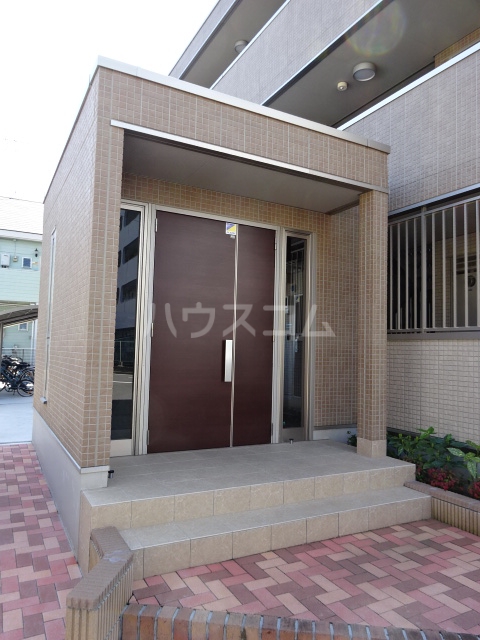 22/30 エントランス