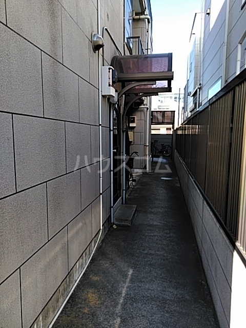 23/25 エントランス