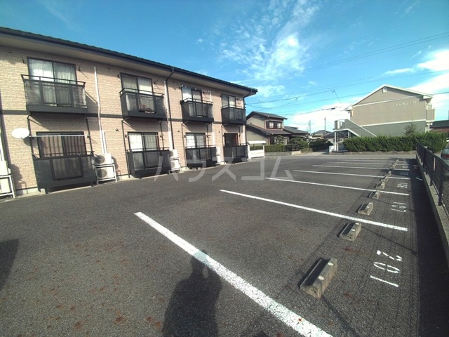 23/30 駐車場