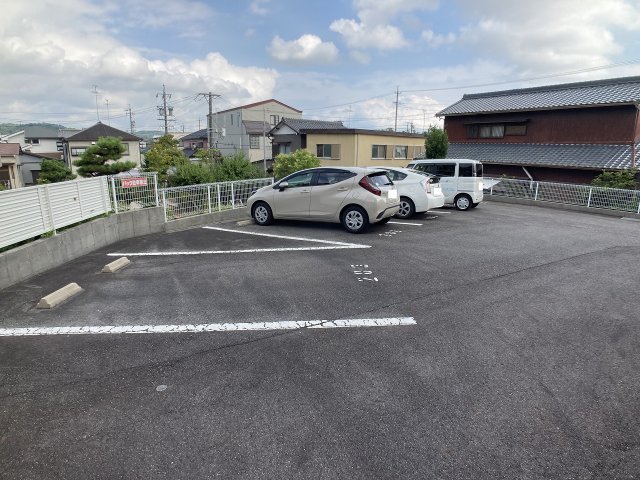 28/30 駐車場