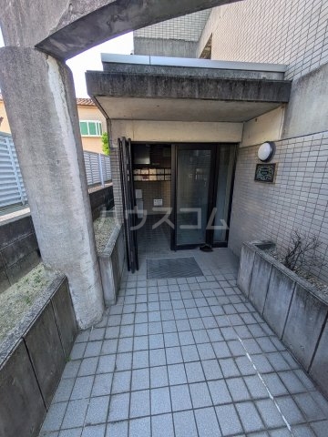 28/30 エントランス