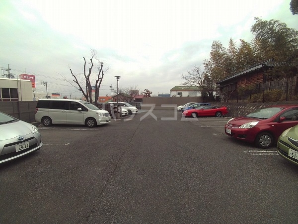 27/30 駐車場