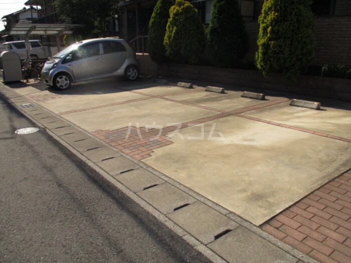 16/18 駐車場